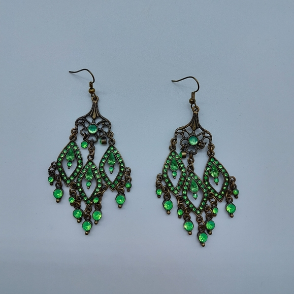 ⭐2 for $10⭐ Green chandelier earrings - Picture 2 of 3